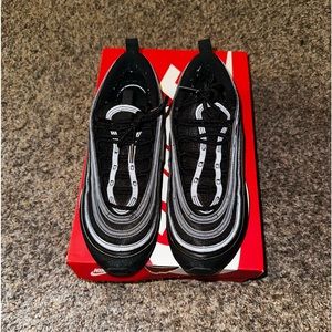 Women’s 7.5 Nike Air Max 97